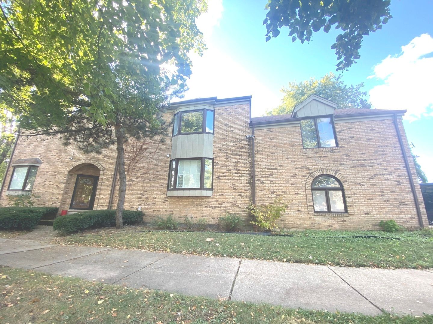 4956 S Campbell Avenue — Chicago, IL 60632