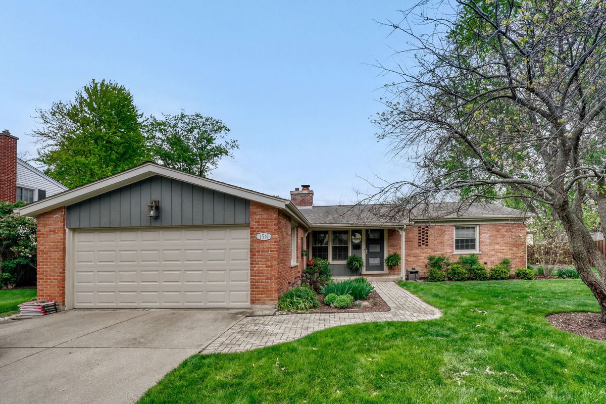 15 Gibbons Avenue, Arlington Heights, IL 60004