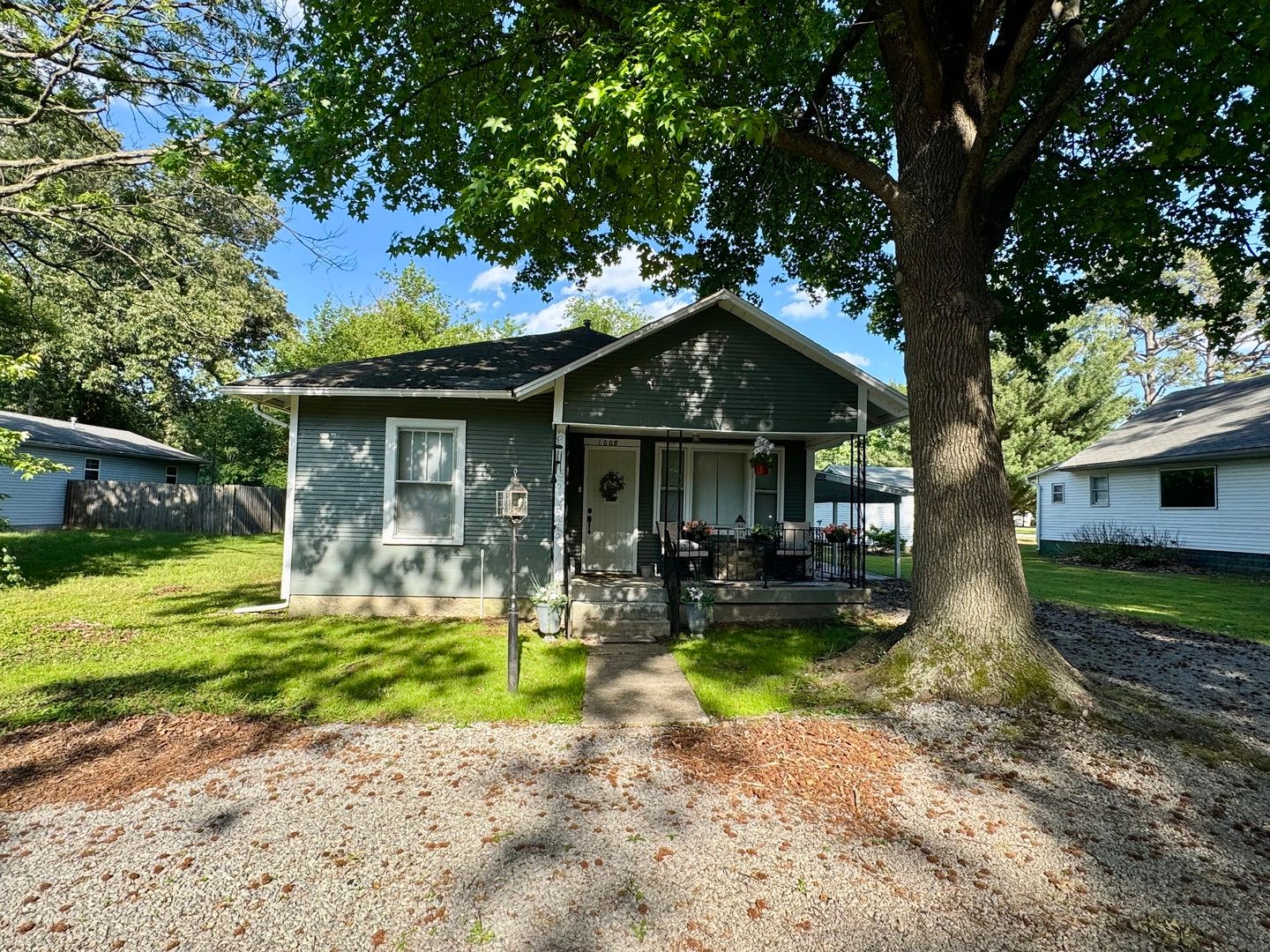1008 S Commercial Street — Benton, IL 62812