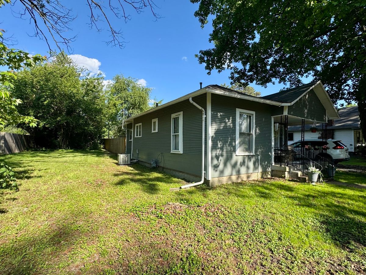 1008 S Commercial Street, Benton, IL 62812