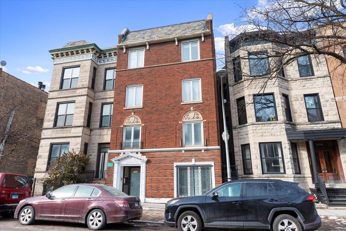 3504 Sheffield Avenue, Chicago, IL 60657