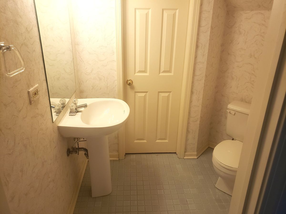 157 Louise Court #157, Wood Dale, IL 60191
