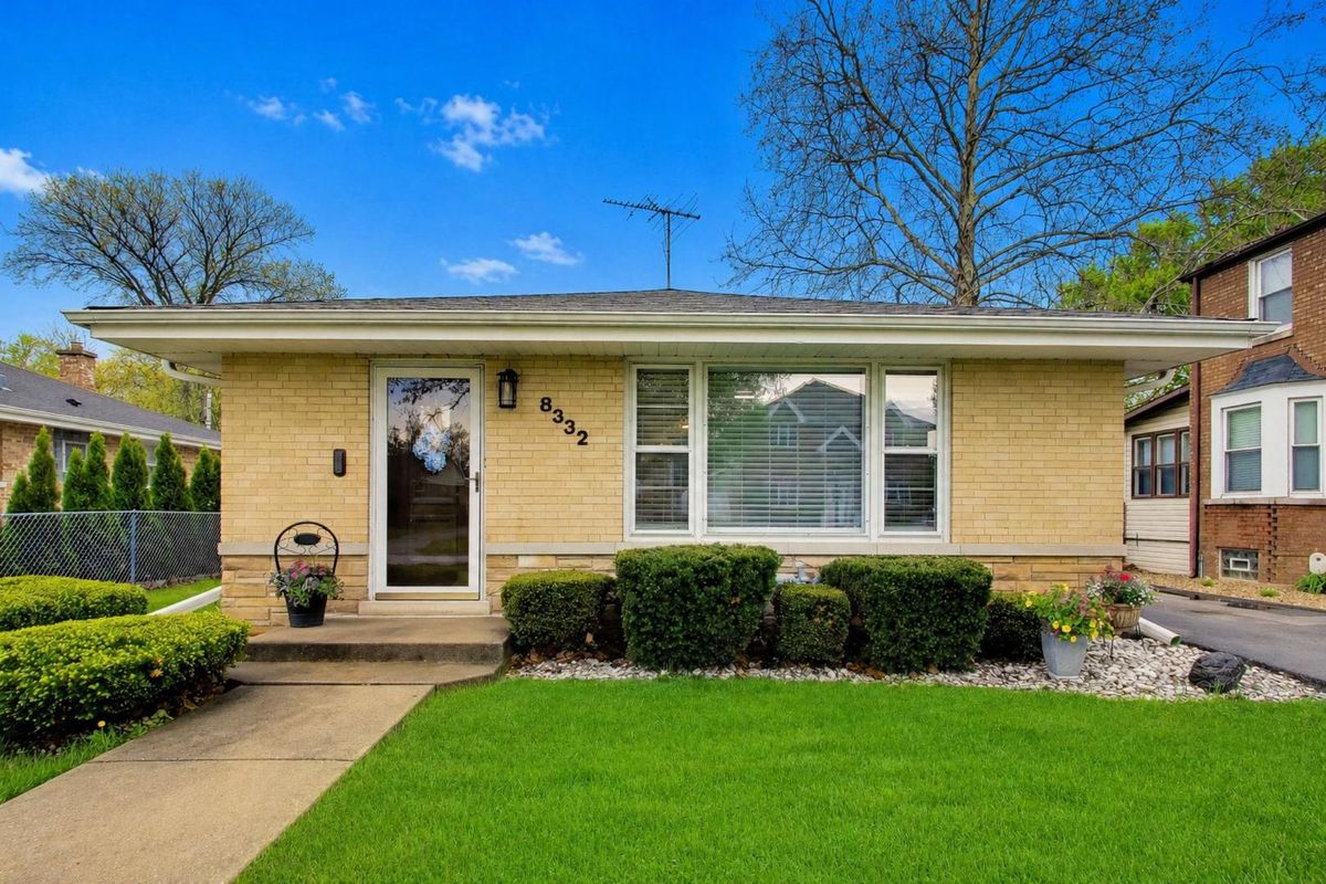 8332 Oketo Avenue, Niles, IL 60714