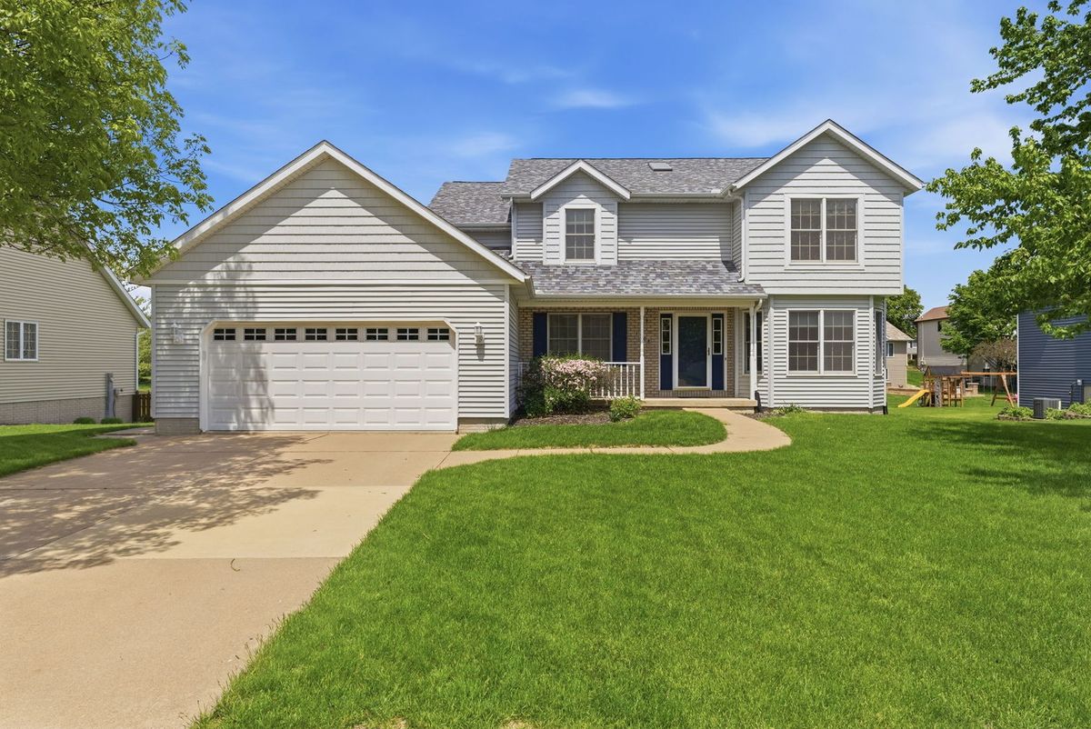 1208 Donahue Street, Eldridge, IA 52748