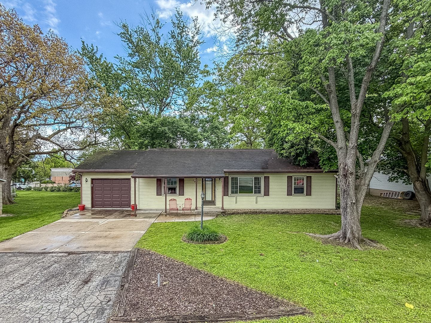 306 Willow Lane — Mahomet, IL 61853