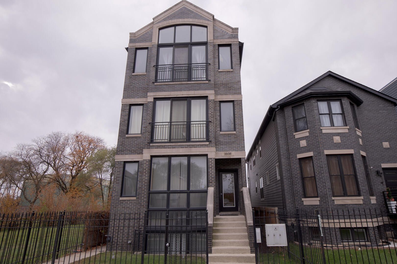 3938 S Wells Street #2 — Chicago, IL 60609