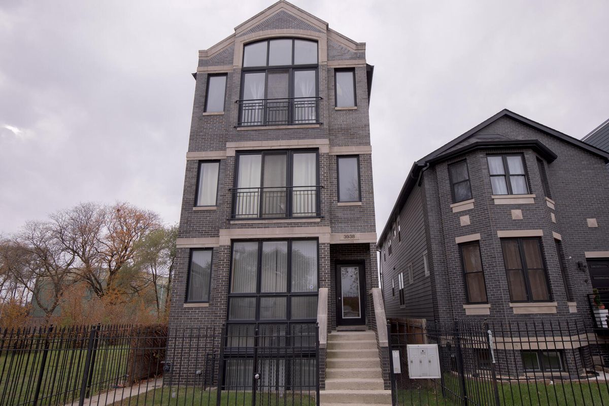 3938 Wells Street, Chicago, IL 60609