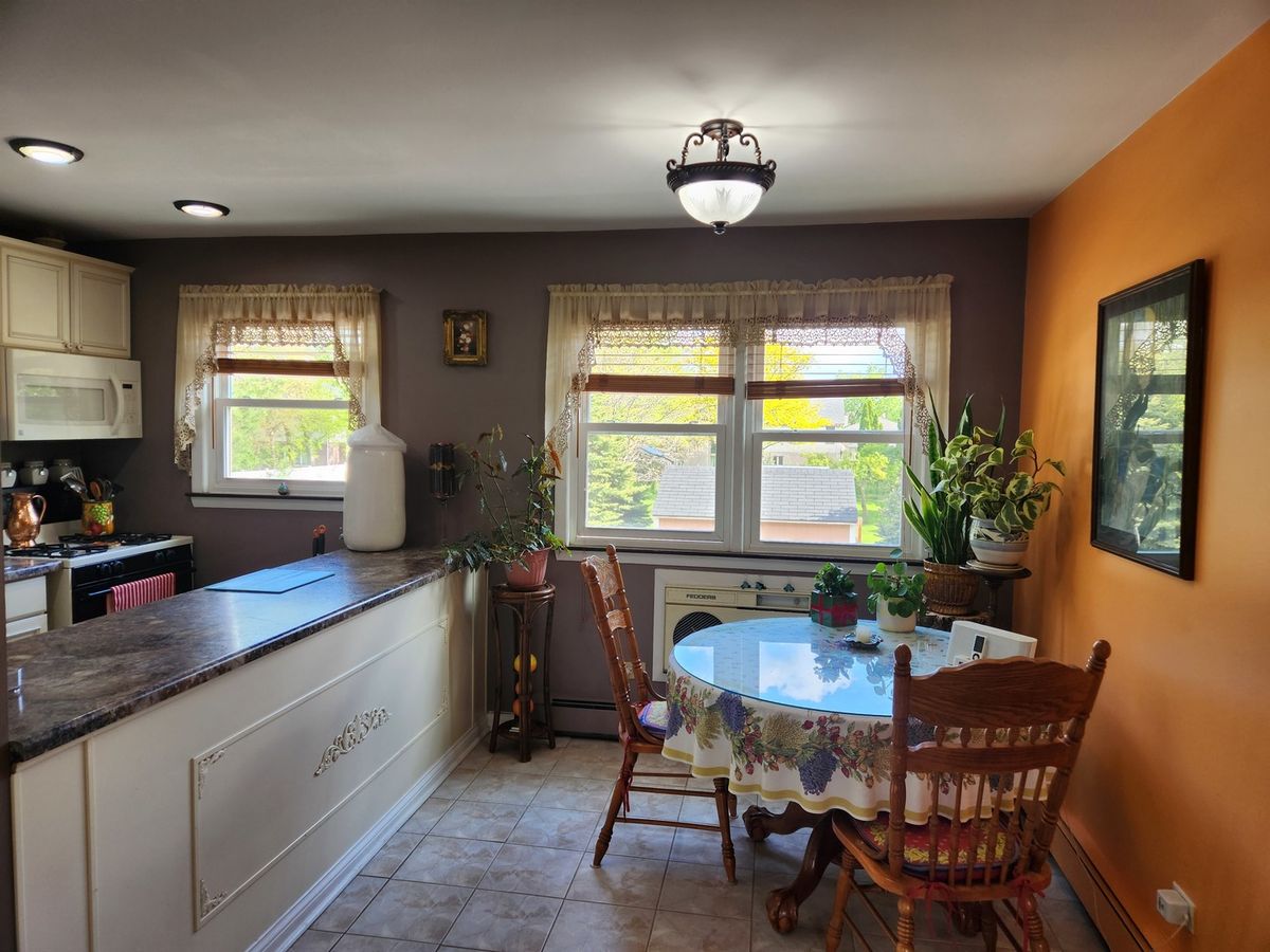 5631 6th Avenue #2C, Countryside, IL 60525