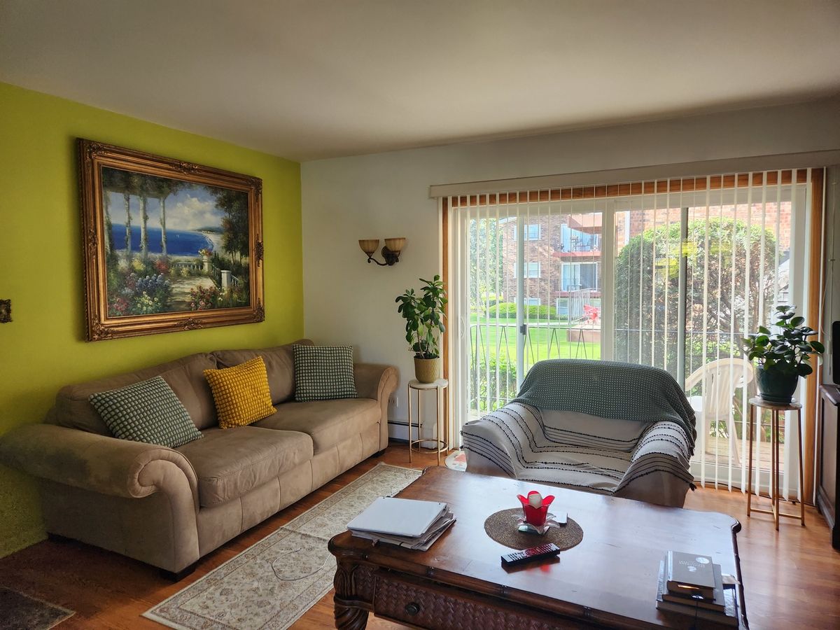 5631 6th Avenue #2C, Countryside, IL 60525