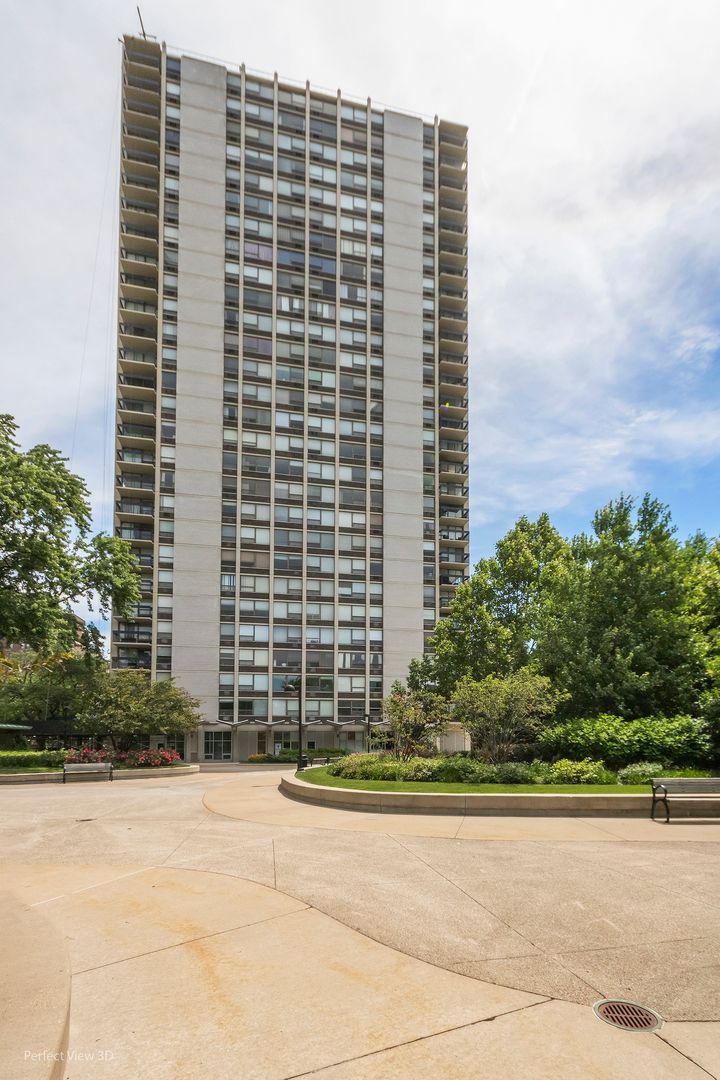 1355 Sandburg Terrace, Chicago, IL 60610