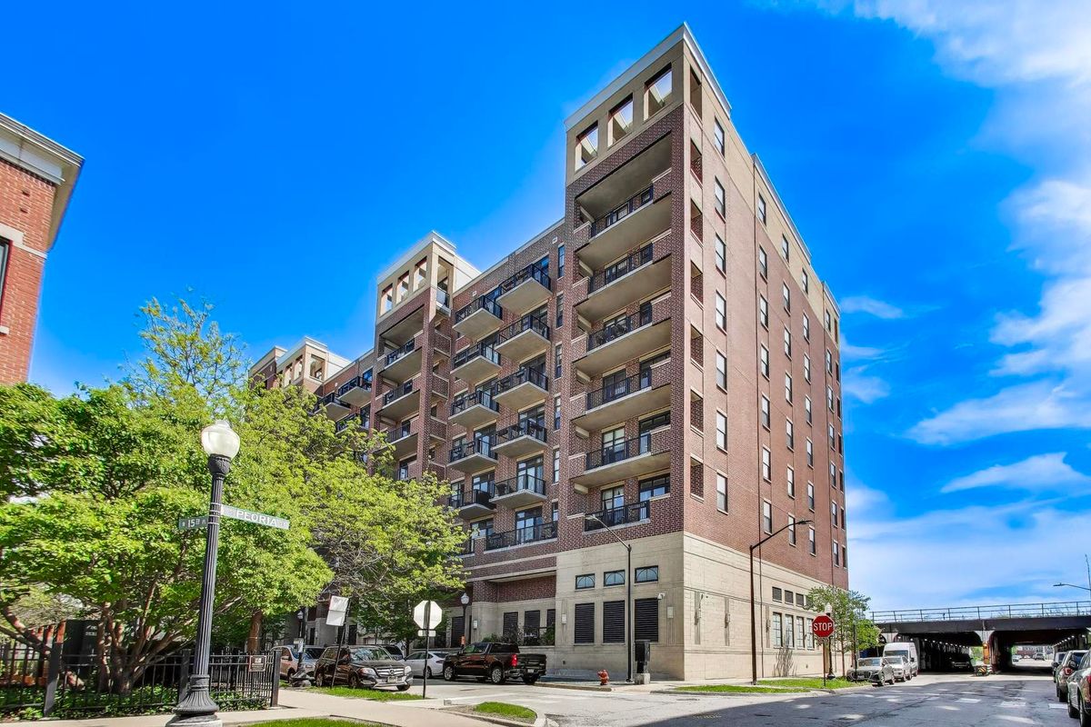 833 15th Place, Chicago, IL 60608
