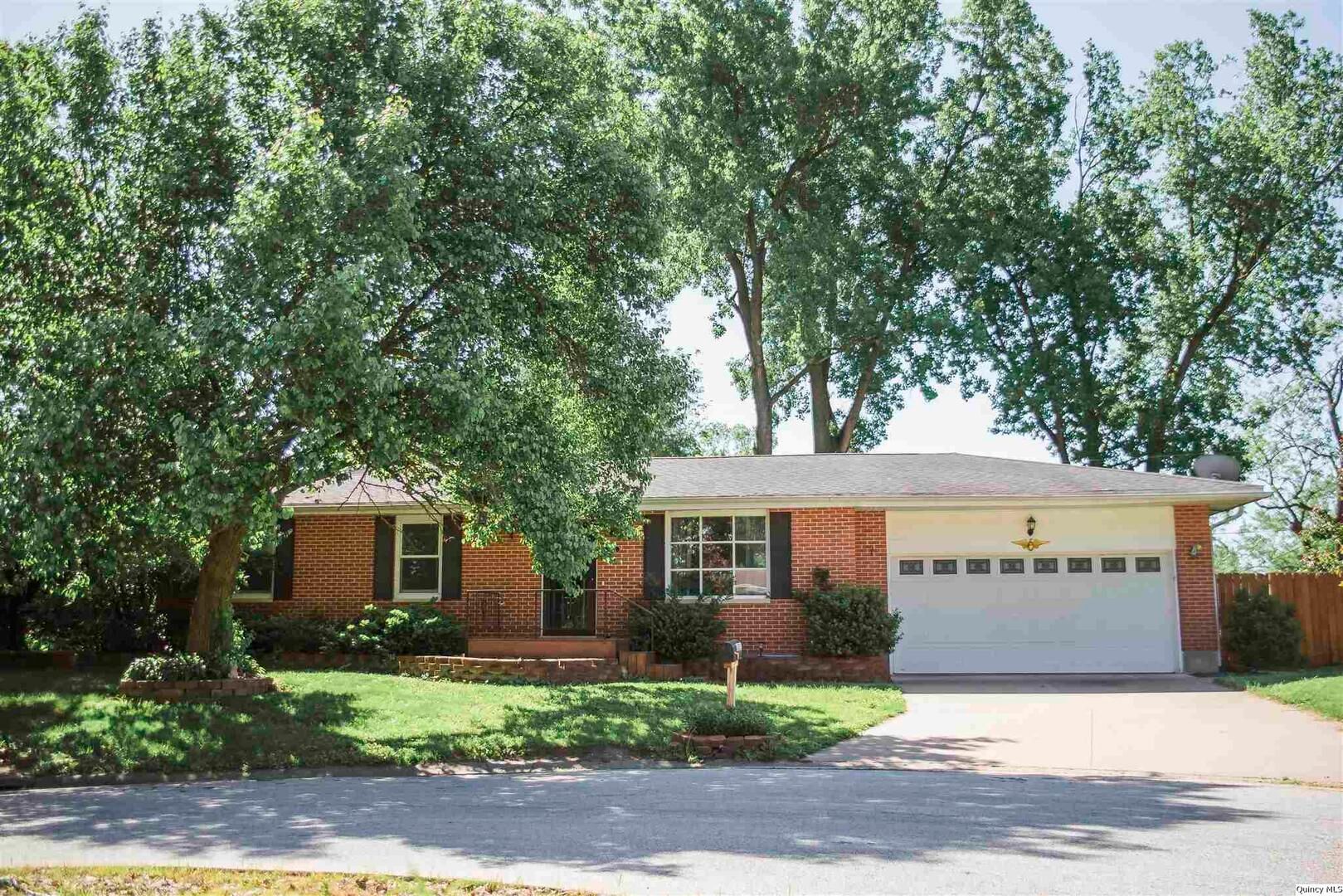 1221 S 26th — Quincy, IL 62301