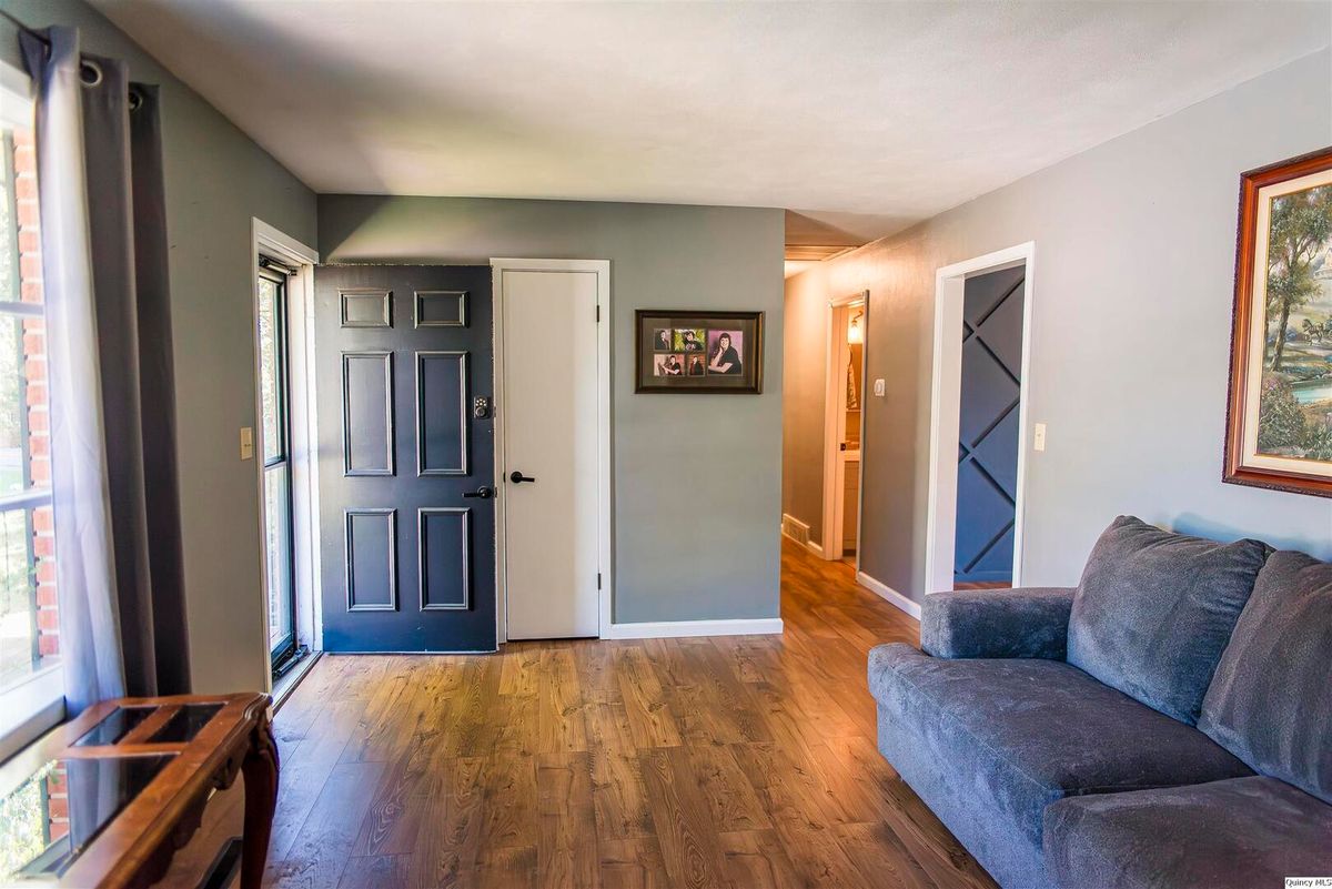 1221 S 26th, Quincy, IL 62301