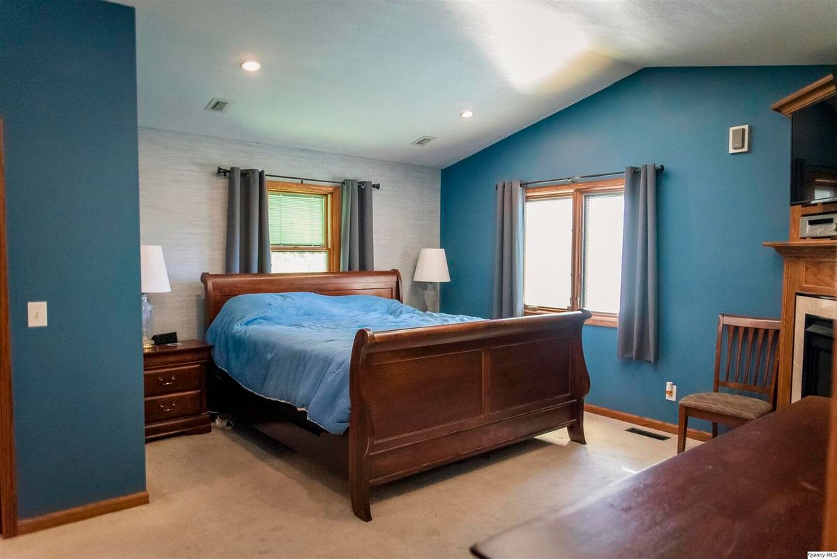 1221 S 26th, Quincy, IL 62301