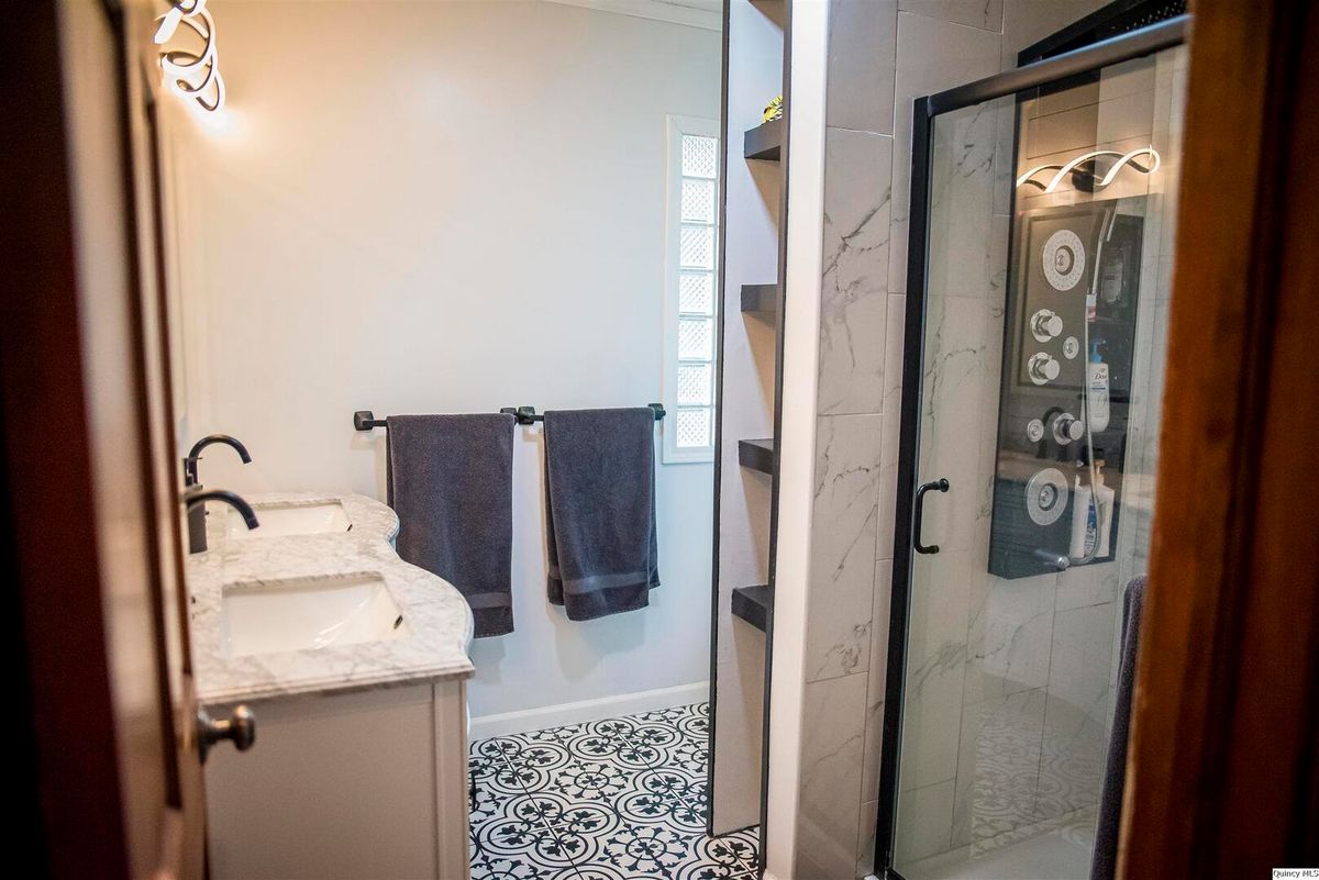 1221 S 26th, Quincy, IL 62301