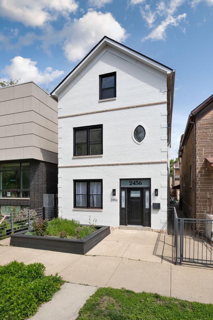 2456 W Huron Street — Chicago, IL 60612