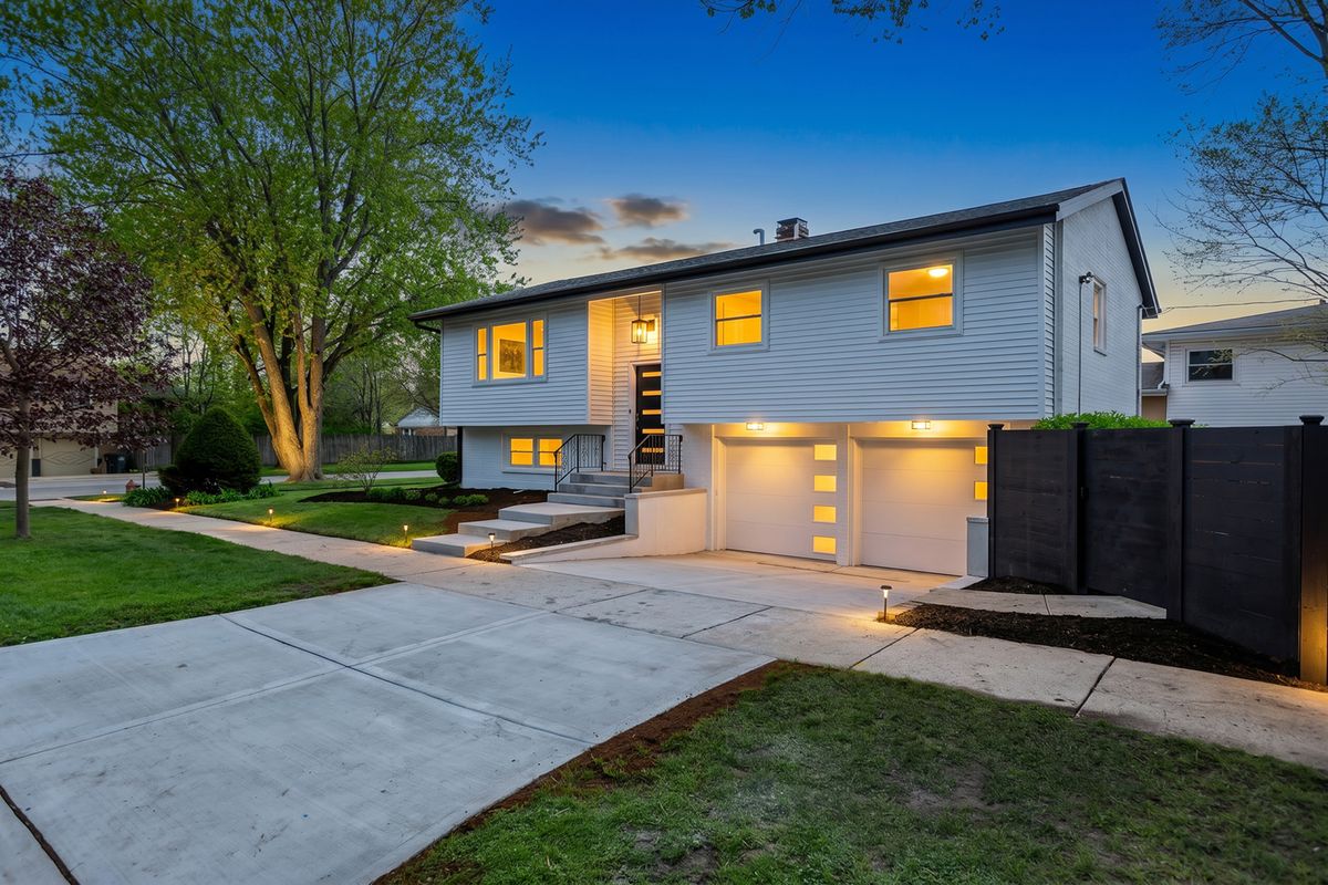 9132 Lincolnwood Drive, Evanston, IL 60203