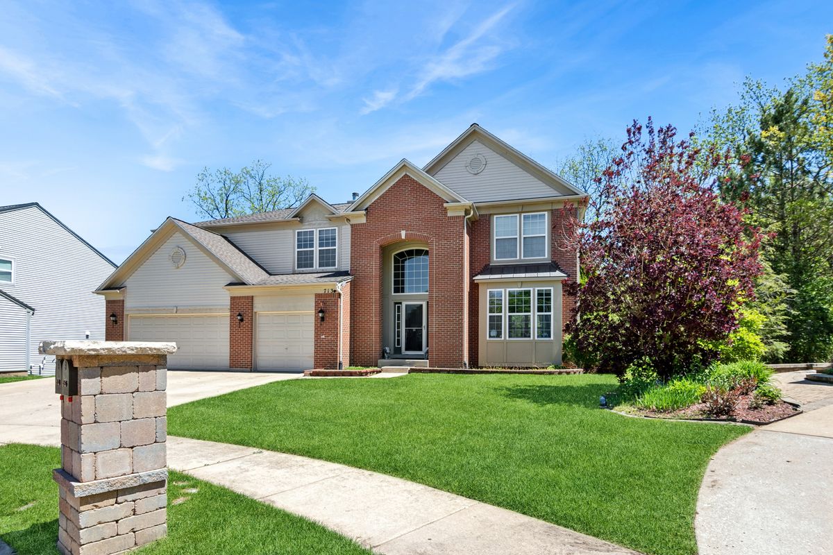 713 Blue Ridge Drive, Streamwood, IL 60107