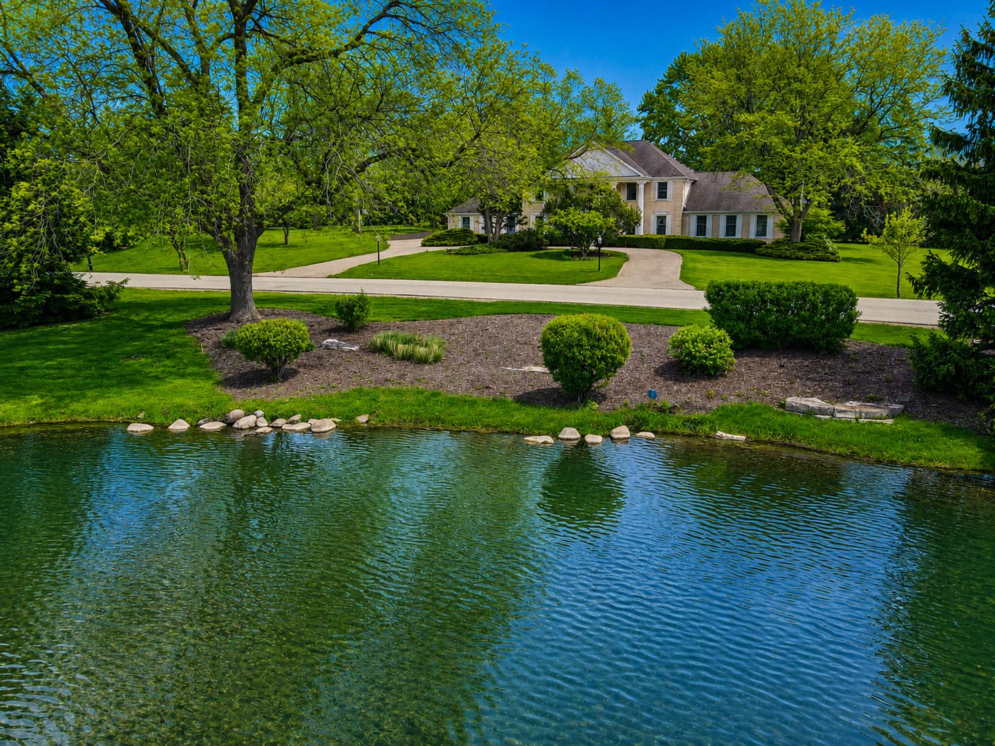 7 Willow Bay Drive — South Barrington, IL 60010