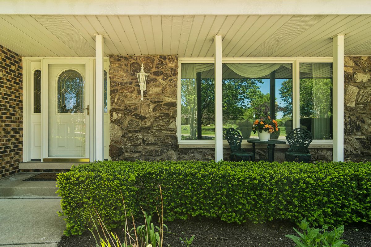 135 Hillcrest Court, Barrington, IL 60010