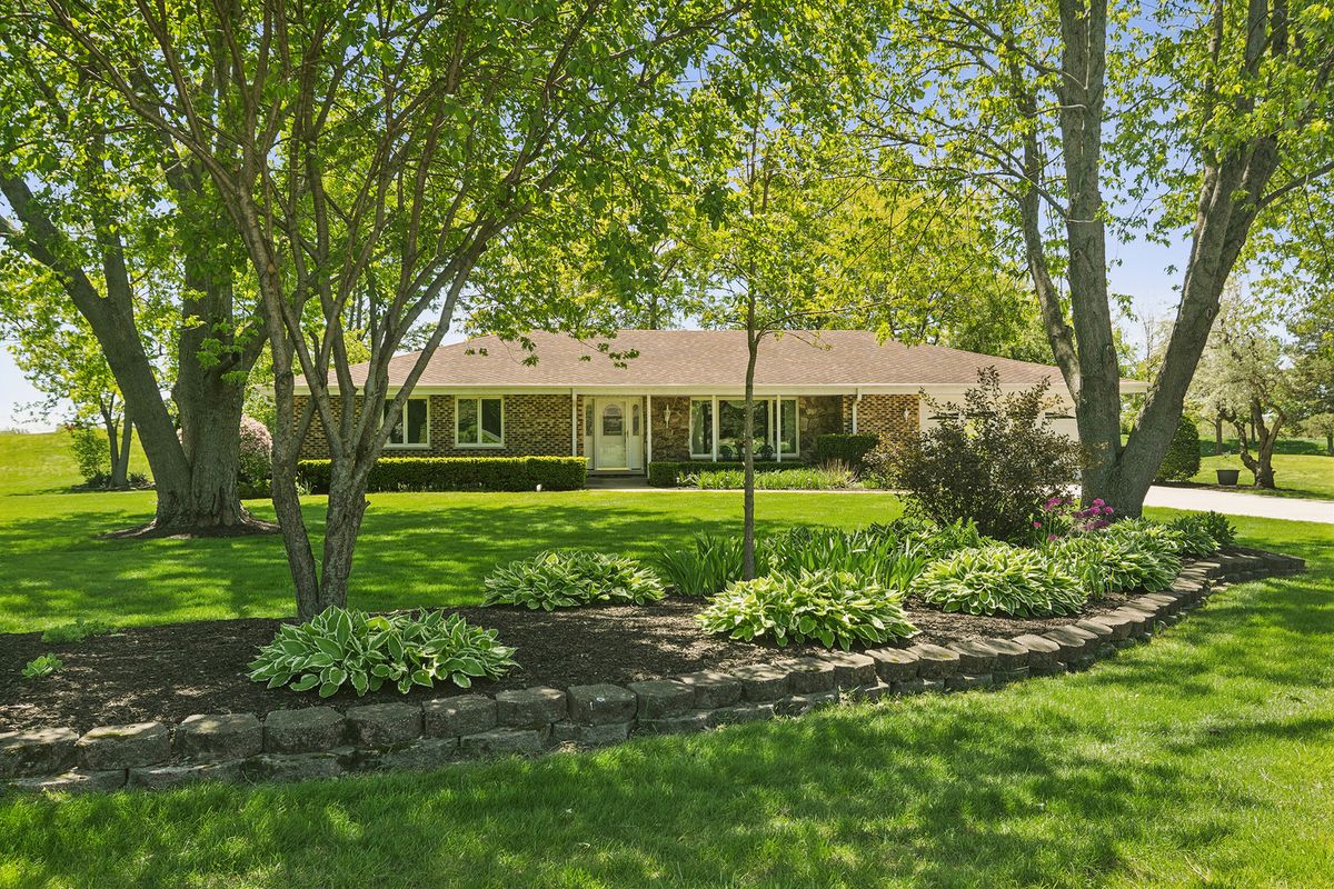 135 Hillcrest Court, Barrington, IL 60010