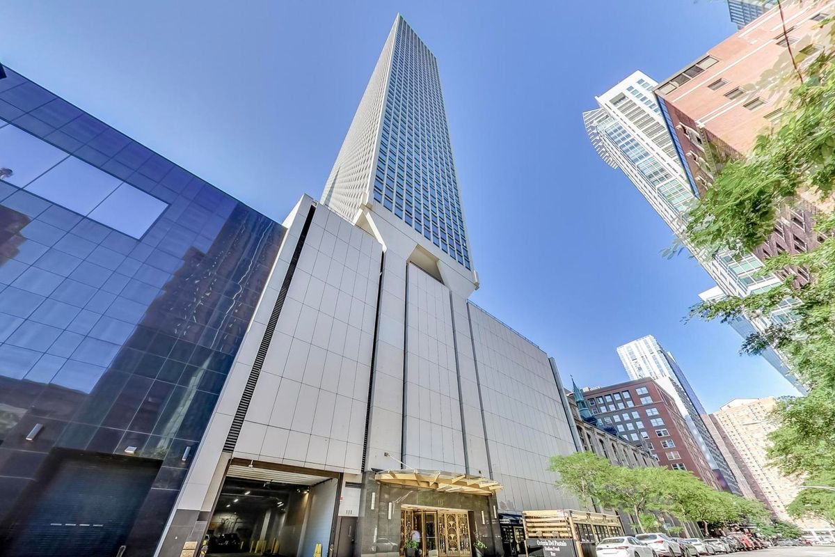 111 Chestnut Street, Chicago, IL 60611