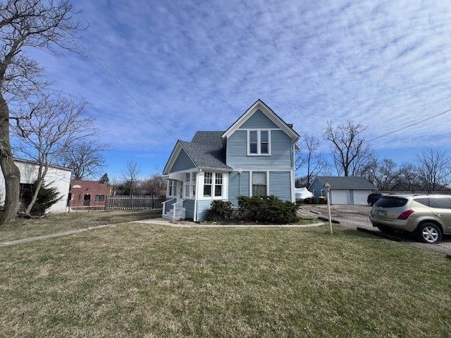 317 Lake Avenue, Woodstock, IL 60098