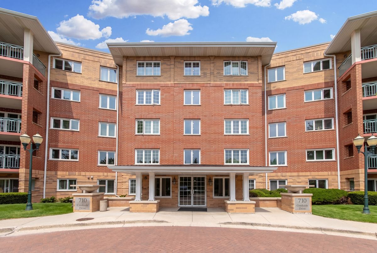 710 Creekside Drive, Mount Prospect, IL 60056
