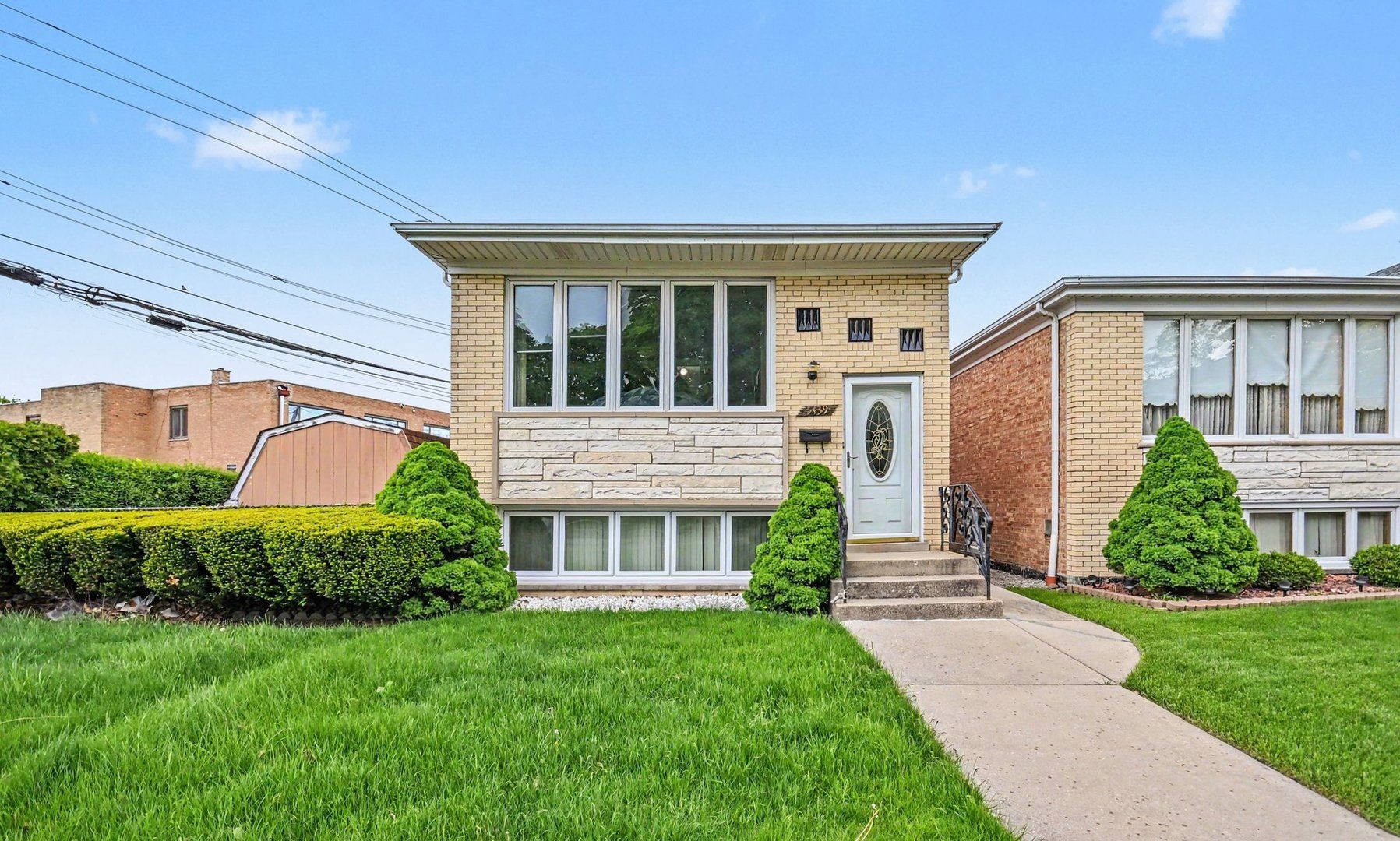 5439 N Neva Avenue — Chicago, IL 60656