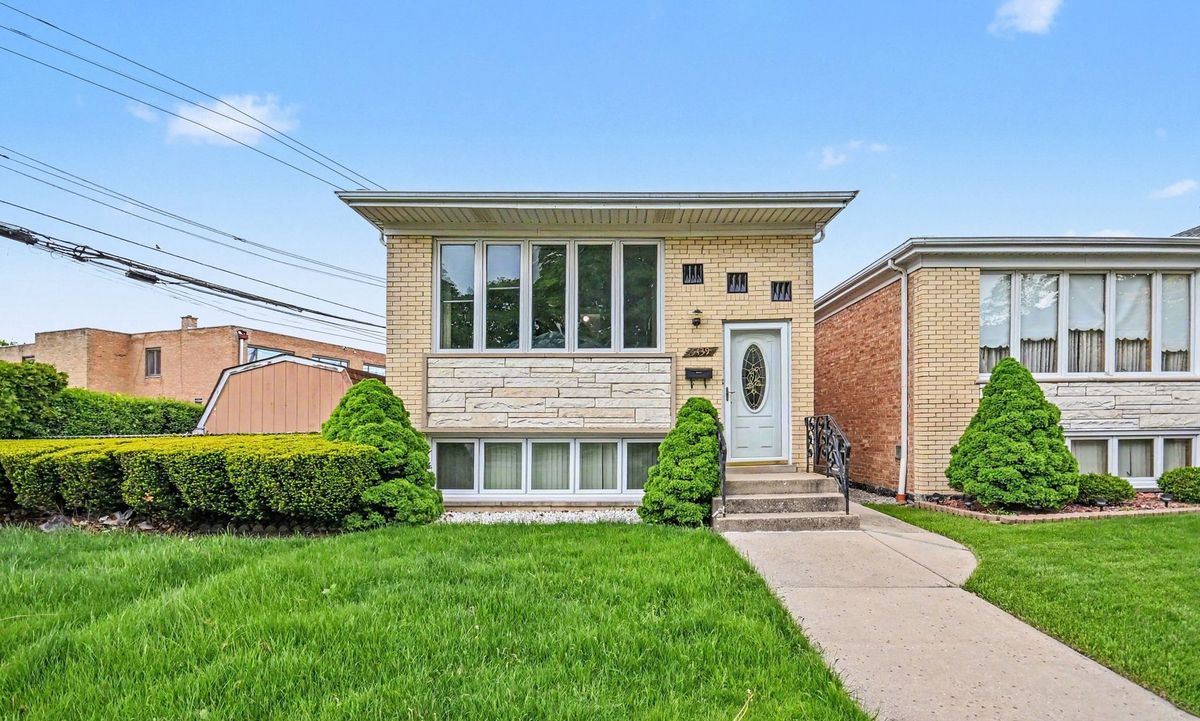 5439 Neva Avenue, Chicago, IL 60656