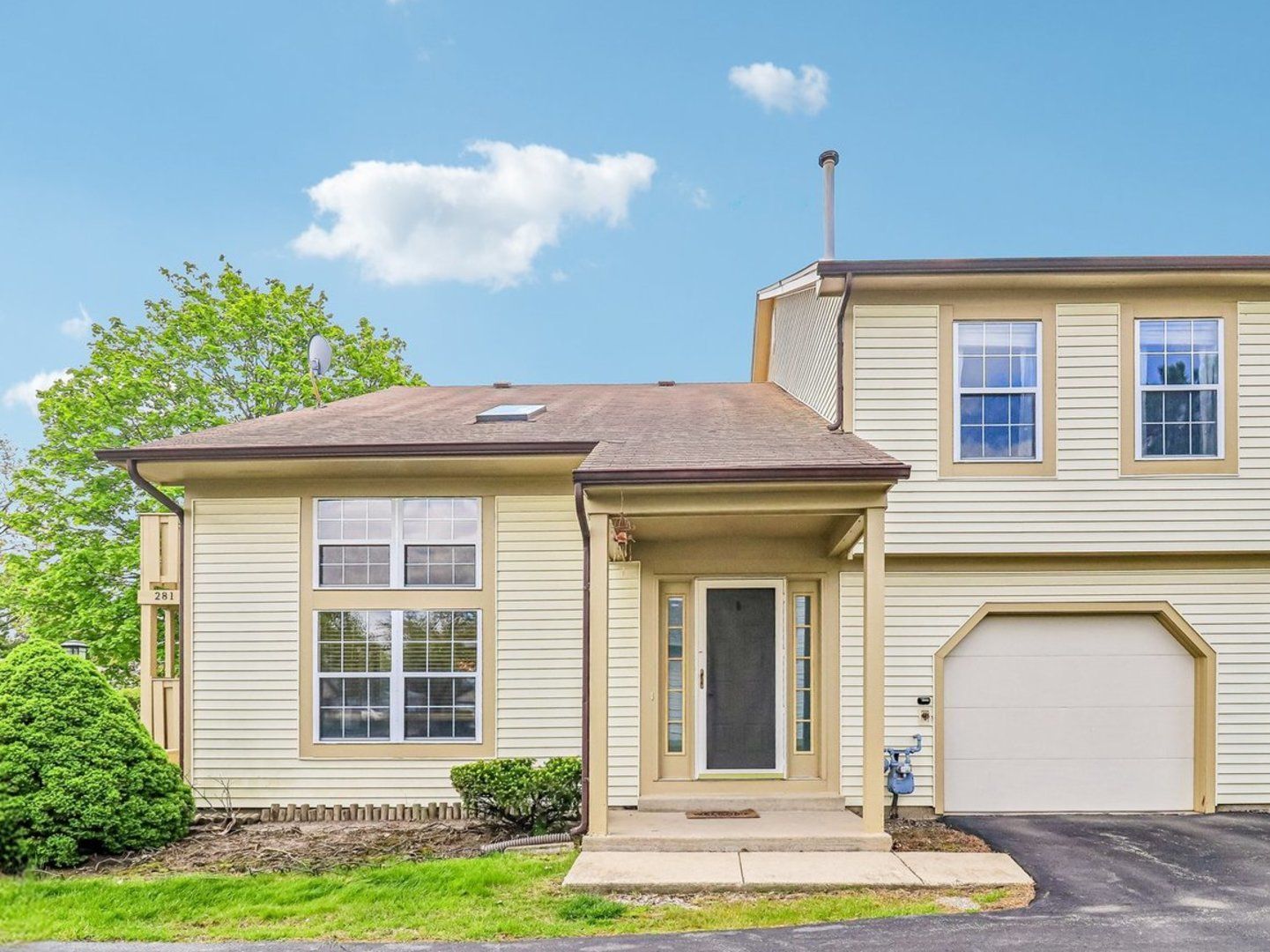 281 Whitewood Drive — Streamwood, IL 60107