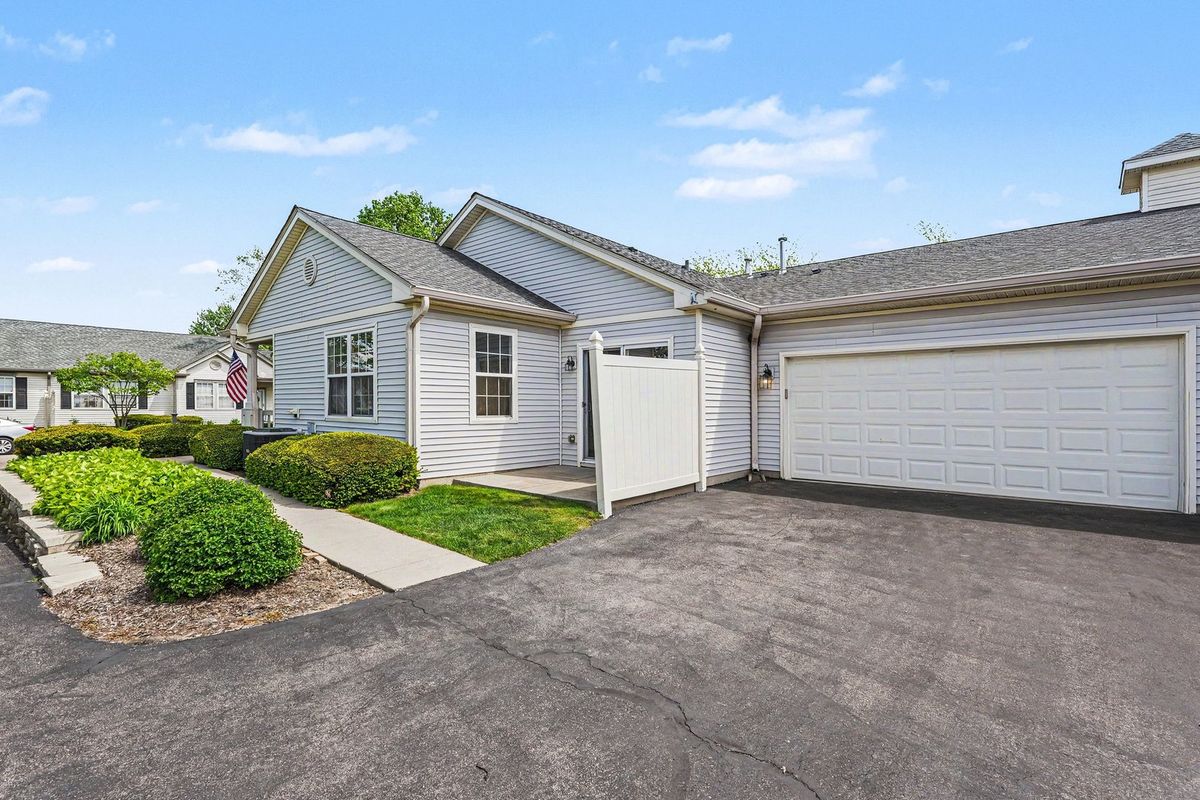 11745 River Terrace Lane, Huntley, IL 60142