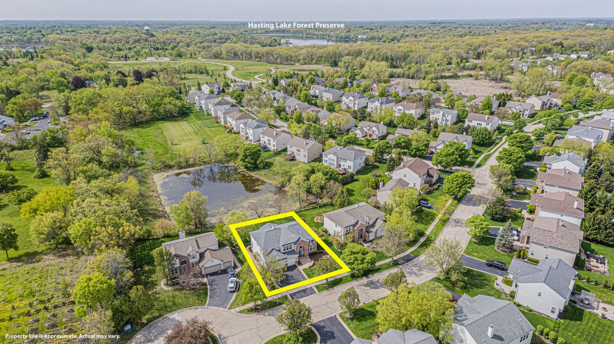 1575 McClellan Drive, Lindenhurst, IL 60046