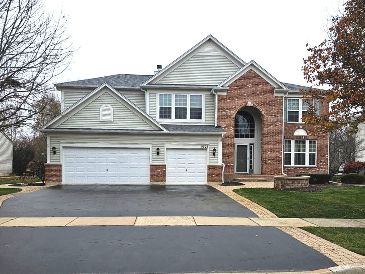 1575 McClellan Drive, Lindenhurst, IL 60046