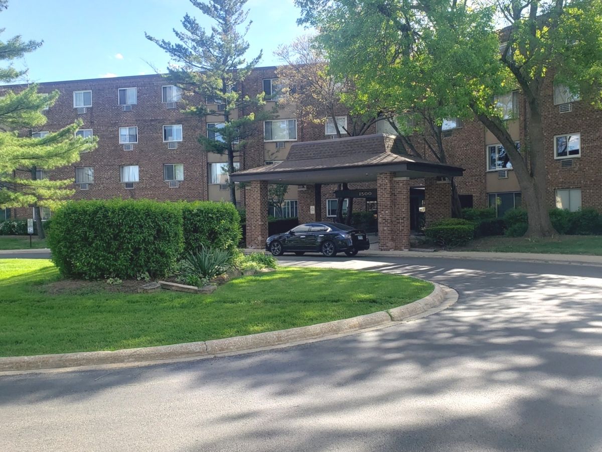 1500 Robin Circle, Hoffman Estates, IL 60169