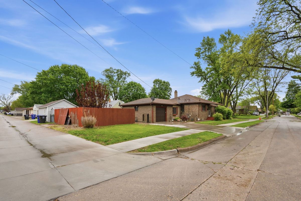 2730 4th Street, Moline, IL 61265