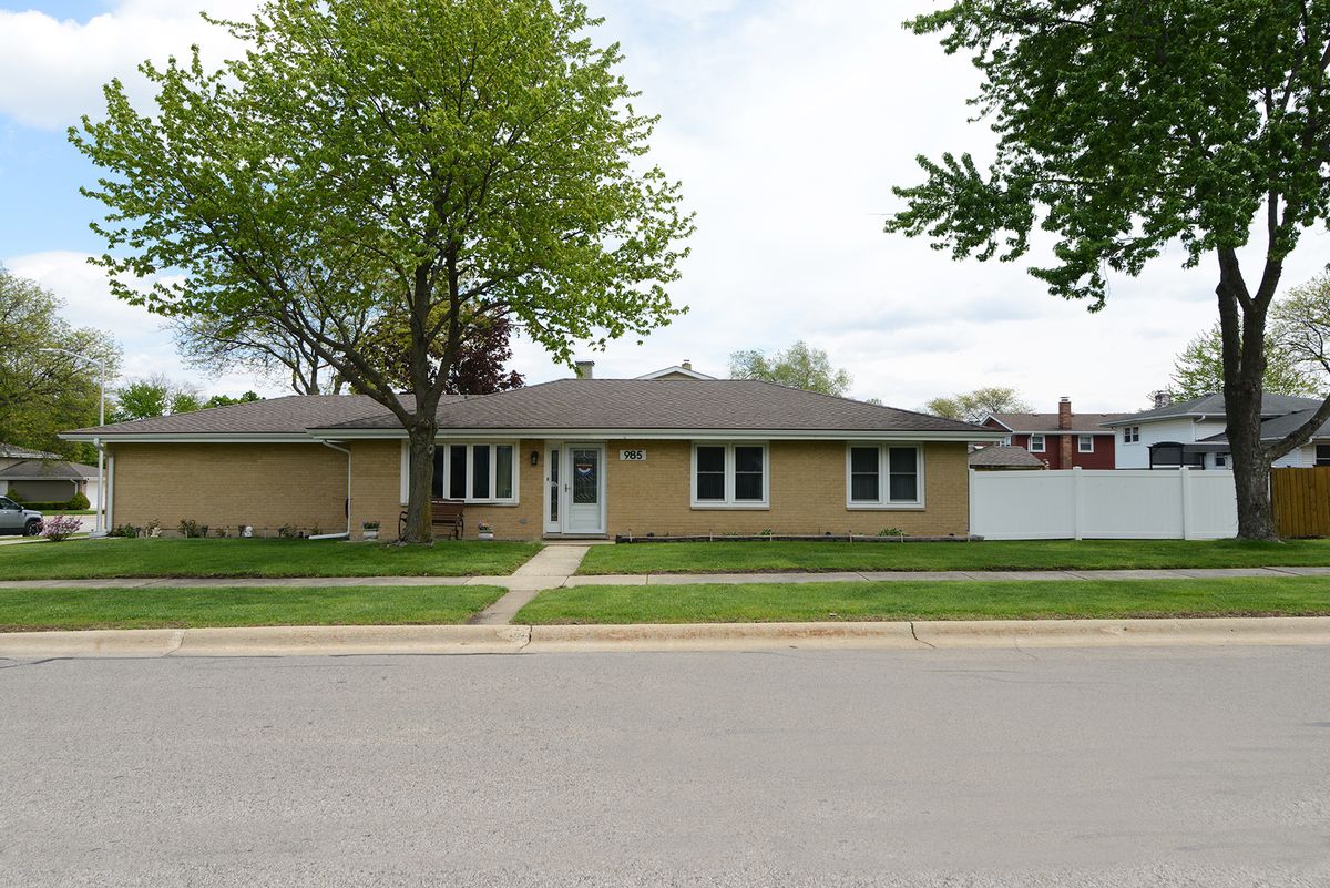 985 Idaho Street, Carol Stream, IL 60188