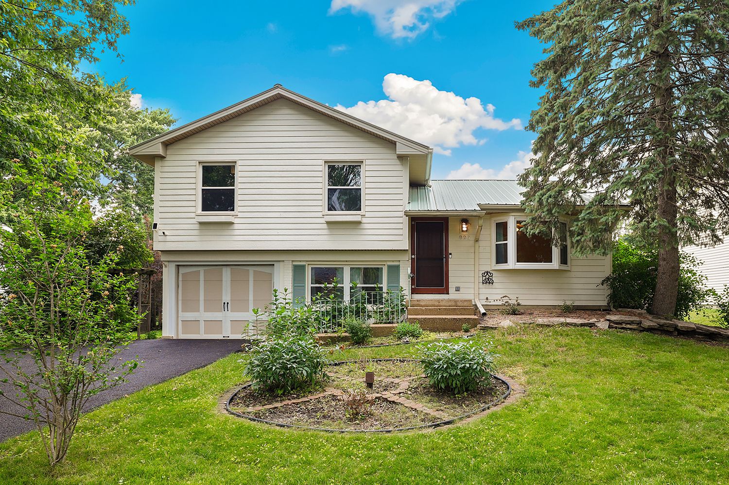 828 Tamms Lane — Bolingbrook, IL 60440