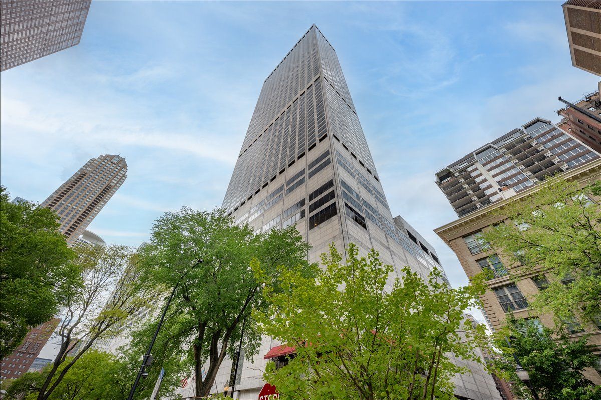 180 E Pearson Street #5602 — Chicago, IL 60611