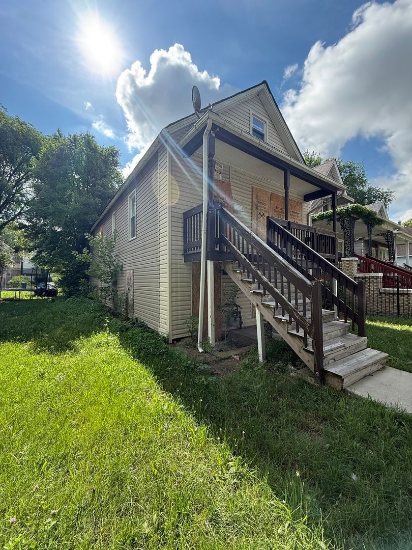 8417 S ESCANABA Avenue — Chicago, IL 60617