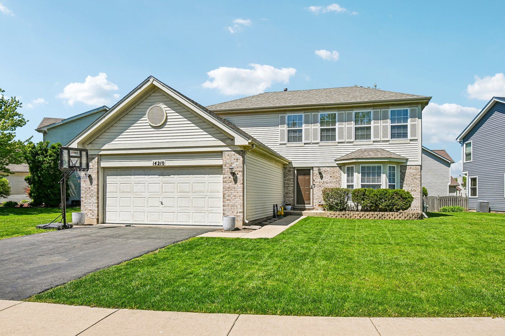 14210 S Lakeridge Drive — Plainfield, IL 60544