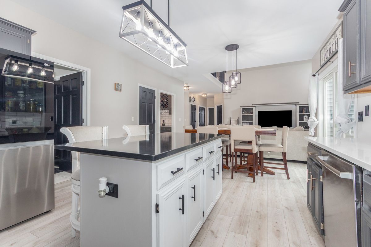 932 Merrill New Road, Sugar Grove, IL 60554