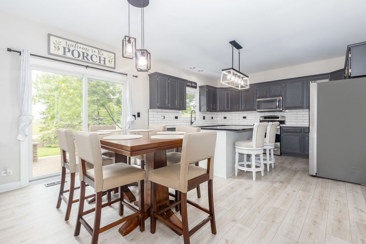 932 Merrill New Road, Sugar Grove, IL 60554