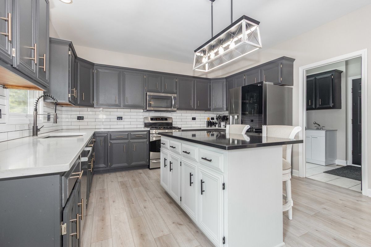 932 Merrill New Road, Sugar Grove, IL 60554