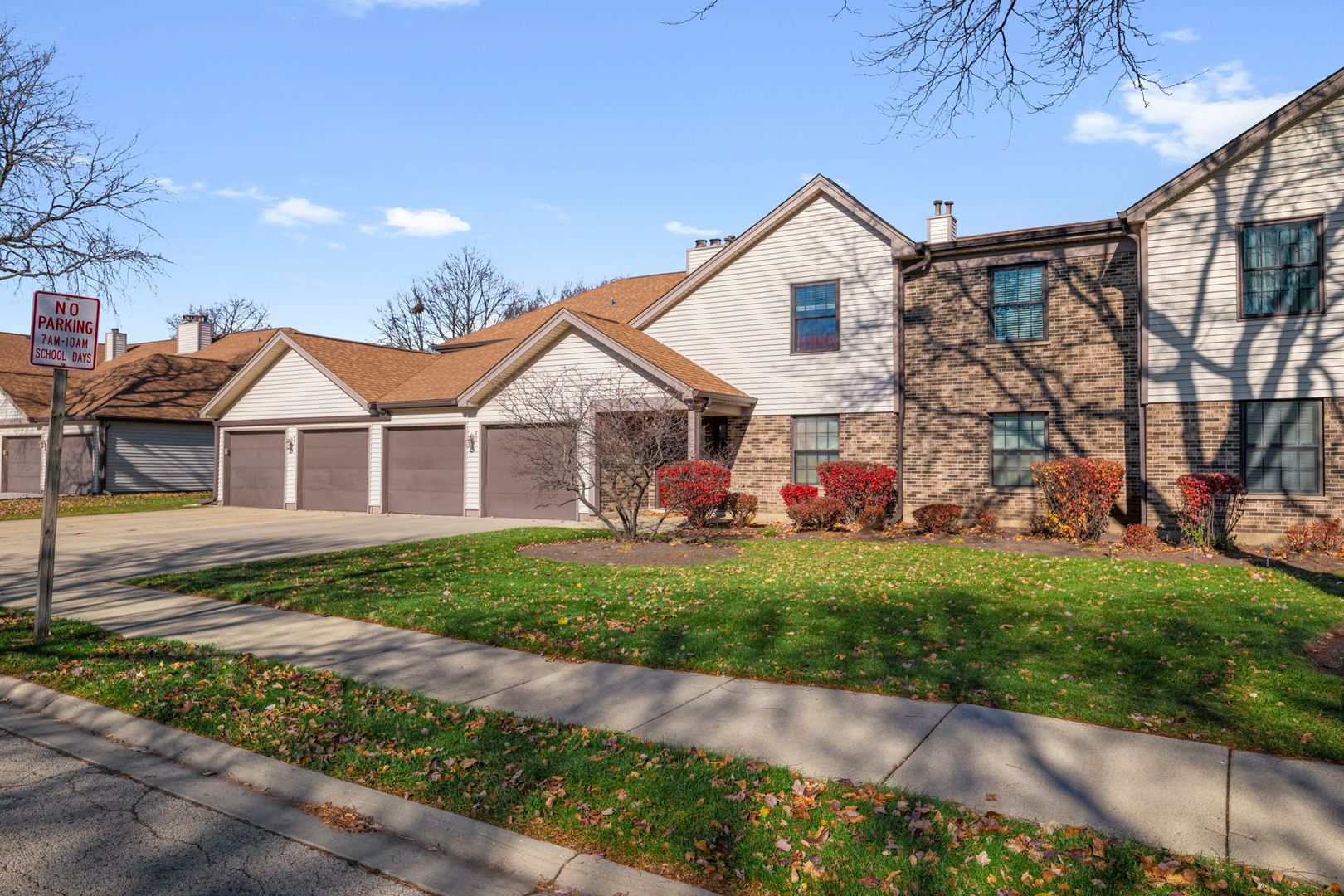 876 Stradford Circle #A1 — Buffalo Grove, IL 60089