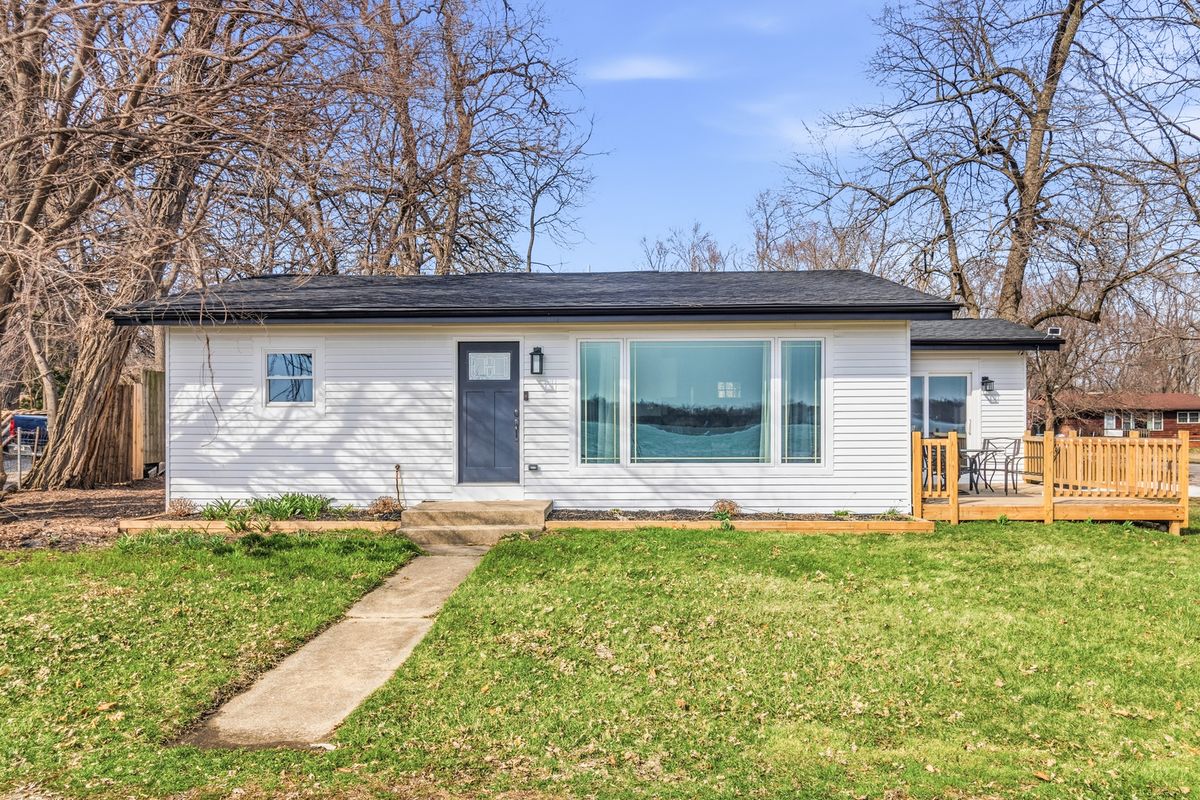 28576 Parkview Drive, Island Lake, IL 60042