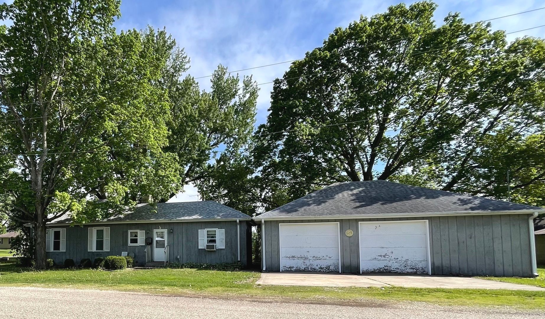 301 Elm Street — Cedar Point, IL 61316