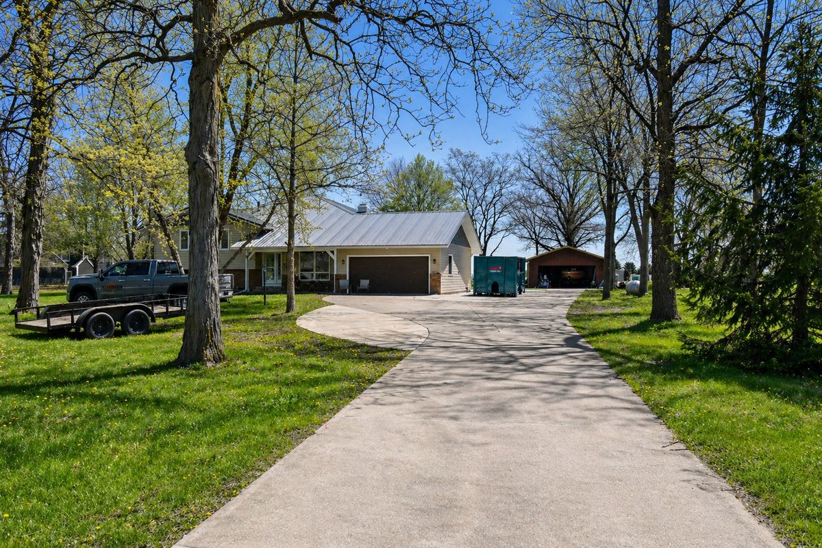 10690 E 1700 North Road, Pontiac, IL 61764