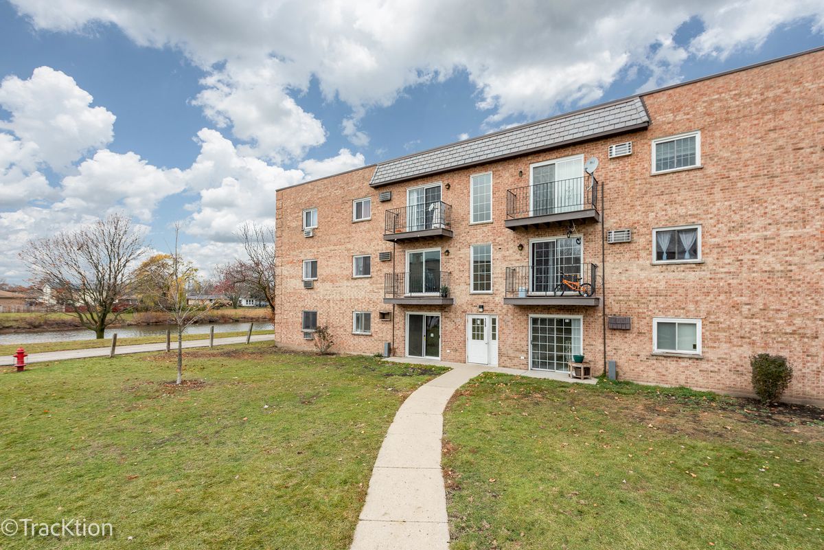159 Elk Trail, Carol Stream, IL 60188