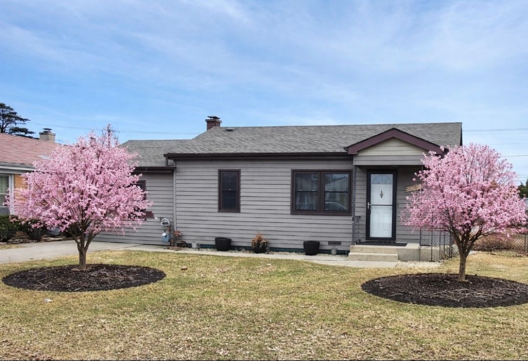 7807 Parkside Avenue — Burbank, IL 60459